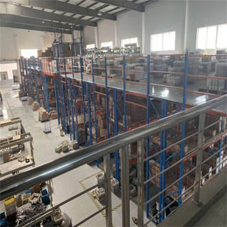 Plate-forme de travail de grande hauteur Étagère d&#39;entrepôt à usage intensif Support de mezzanine de stockage en Chine